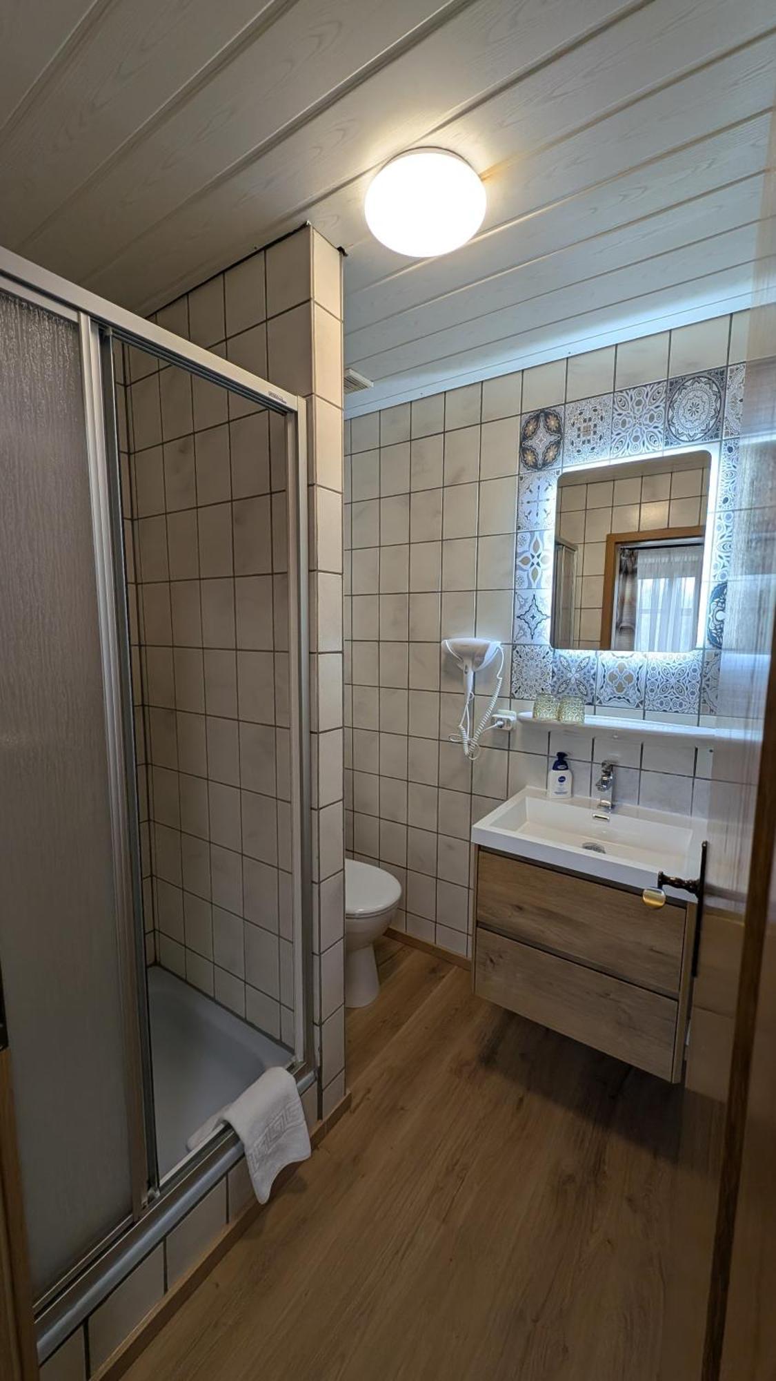 Hotel Cafe Zum Toni à Thyrnau Extérieur photo